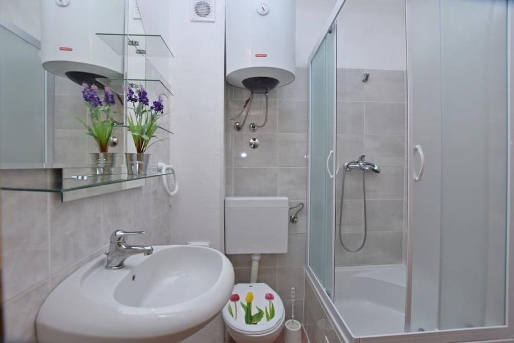 Rene - Seaview & Parking Space - A2