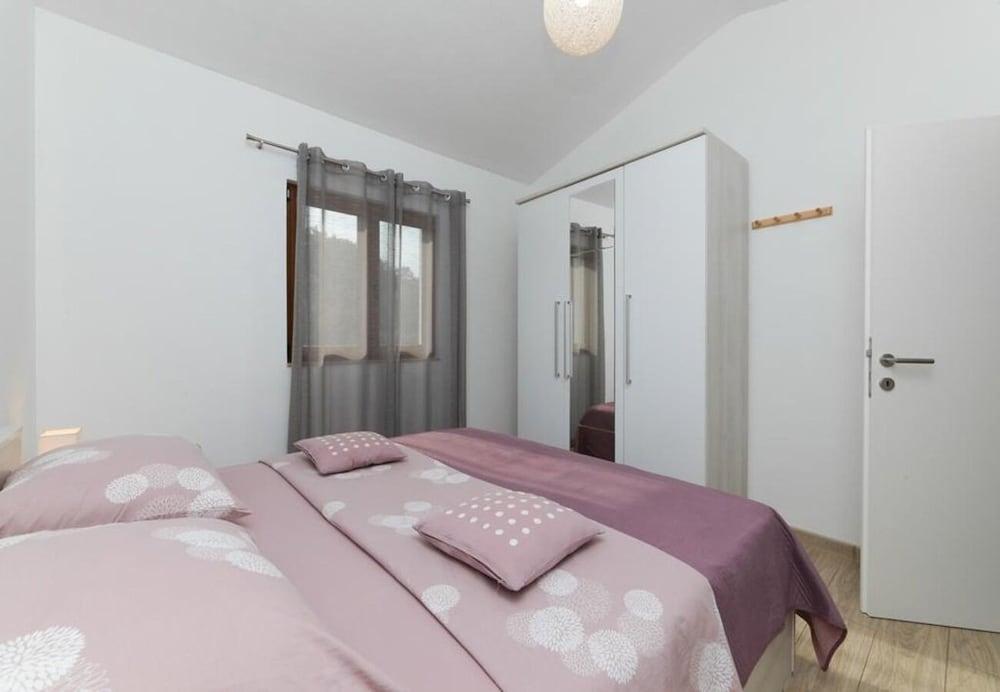 Irena - Secluded Paradise - H