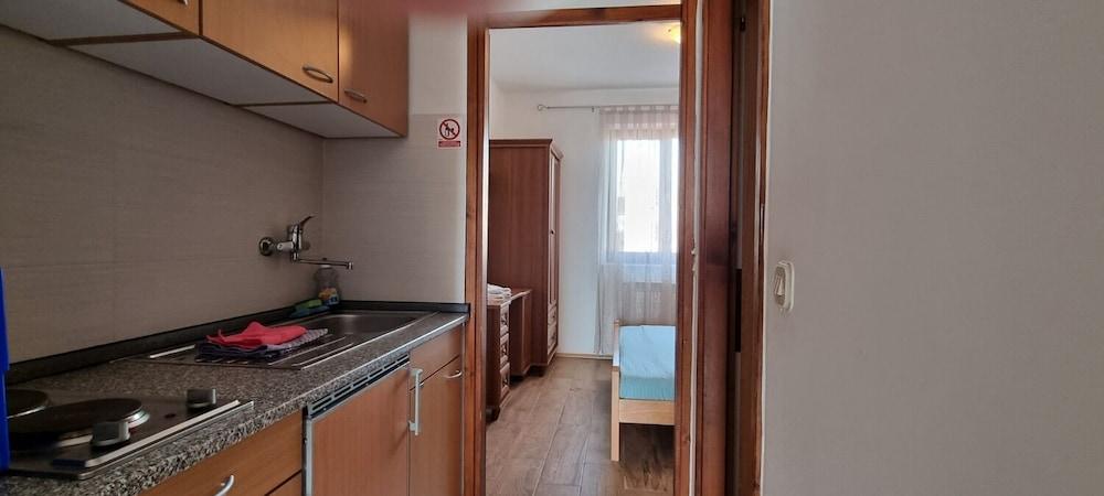 Mark - 10 m From sea - A3