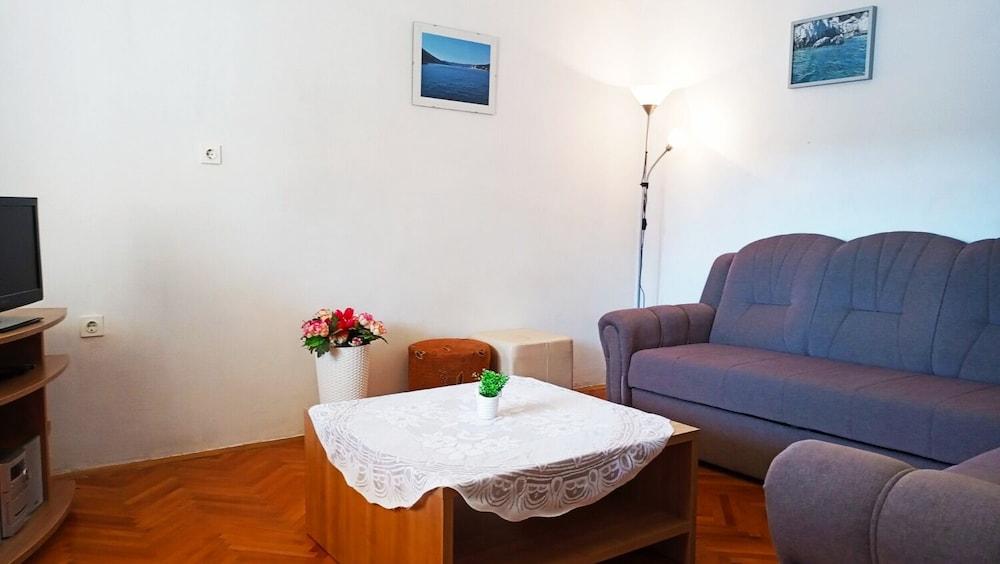 Neve - 30 m From sea - H