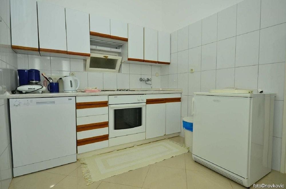 Cvita - 150 m From Pebble Beach - A4