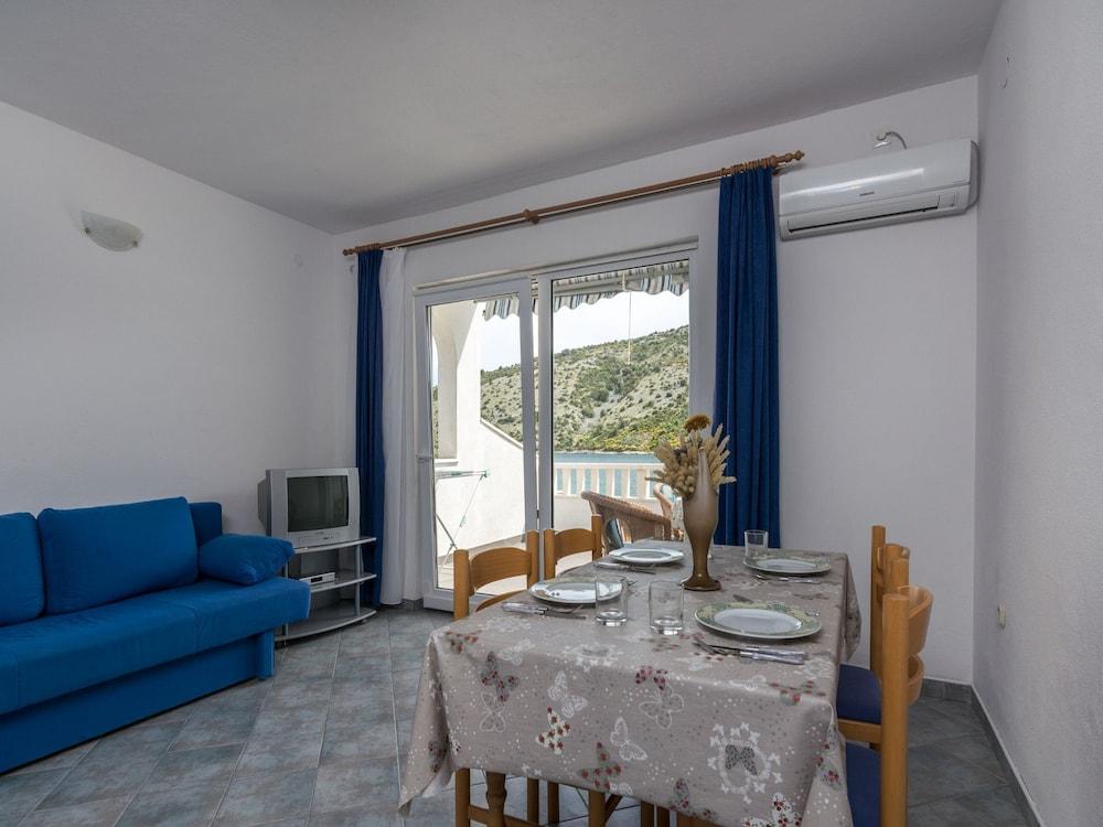 Miranda - Quiet & Next to the sea - A1