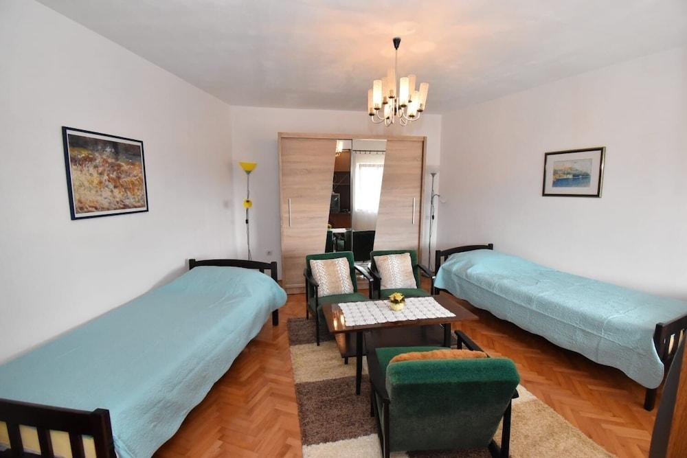 Kate - Cosy Place in the Nature - H