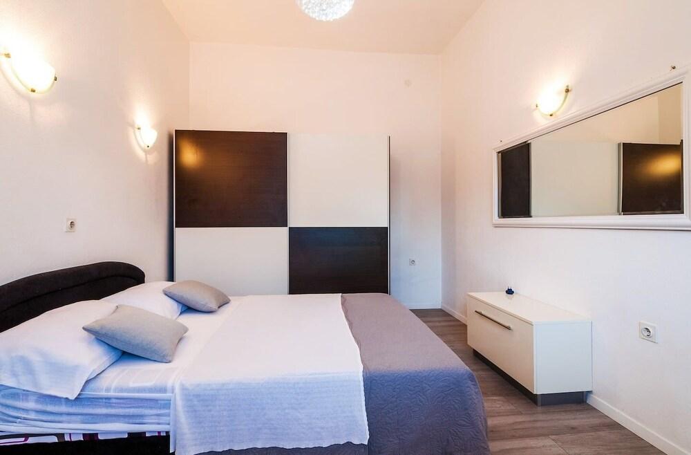 Brane - Free Parking - A3 Frane