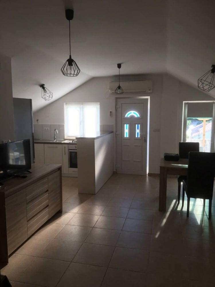 Krila - Cozy and Seaview - A3