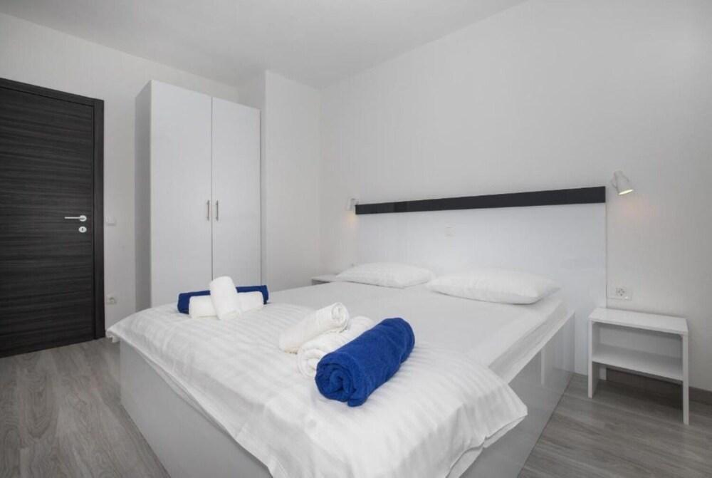 Dragan - With Pool and Seaview - A3