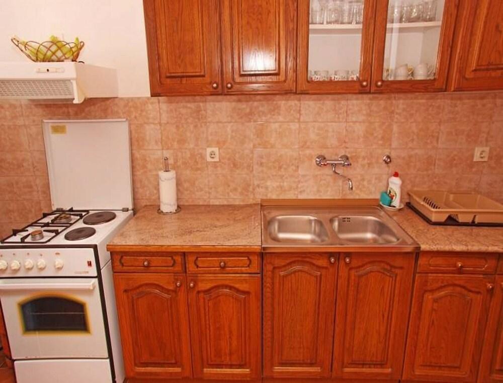 Marija - Free Parking - A1