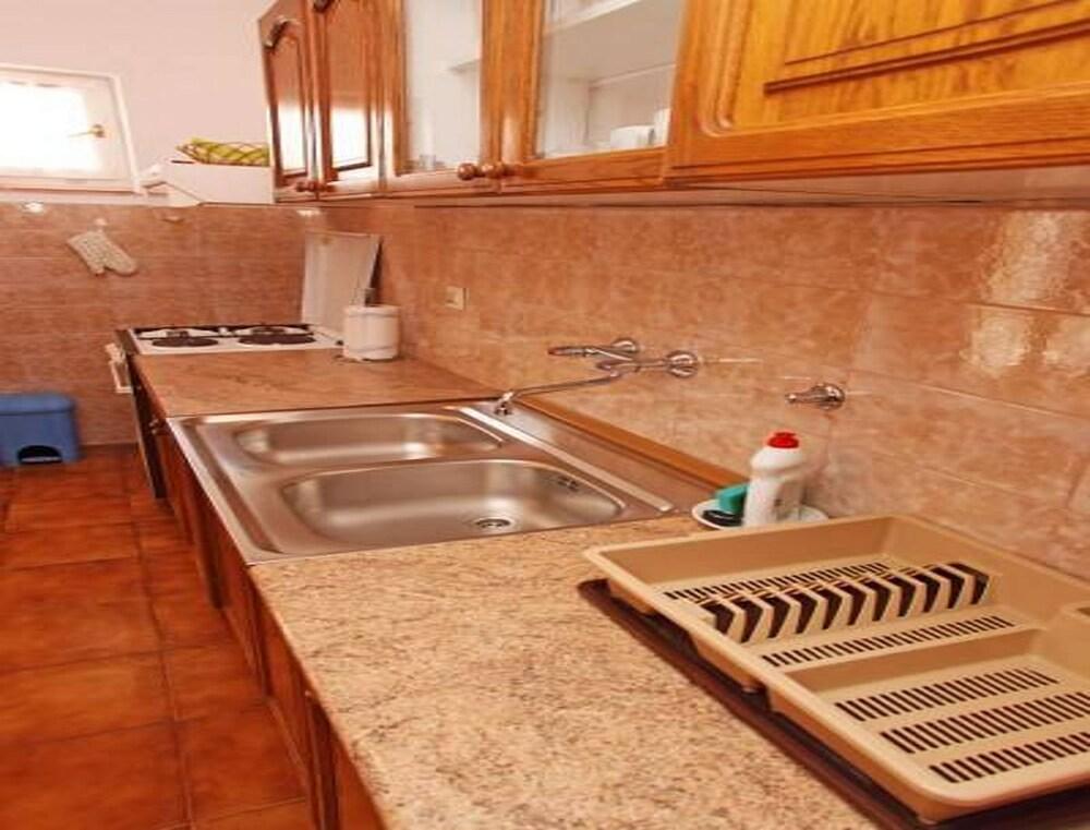 Marija - Free Parking - A1