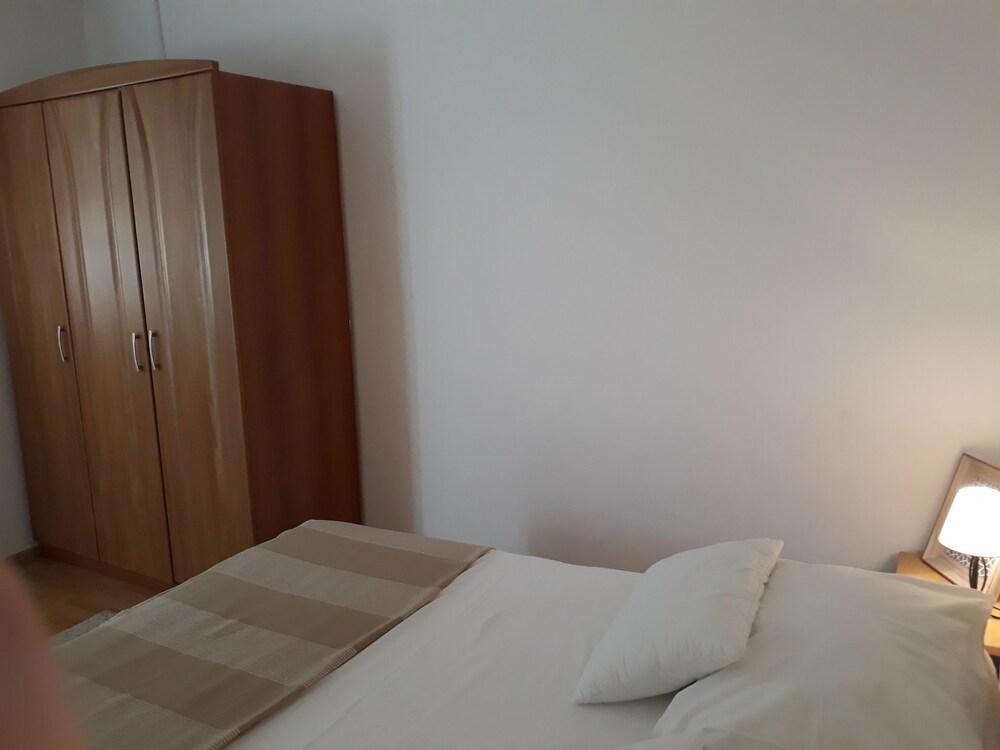 Gordana - Parking - A1