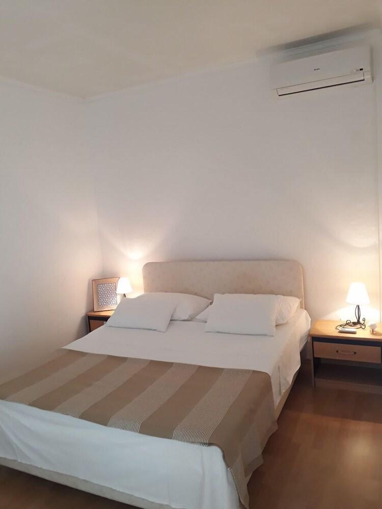 Gordana - Parking - A1