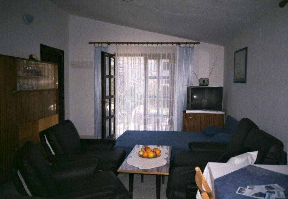 Katrina - With Free Parking - Sa1-