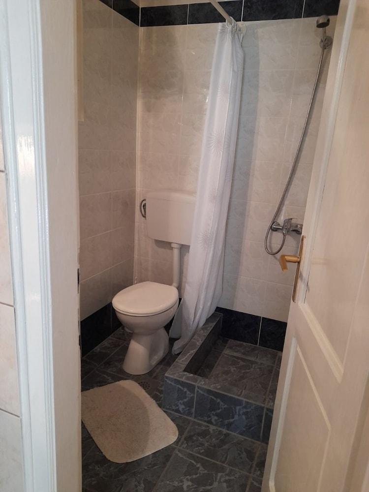 Katrina - With Free Parking - A2-seherezada