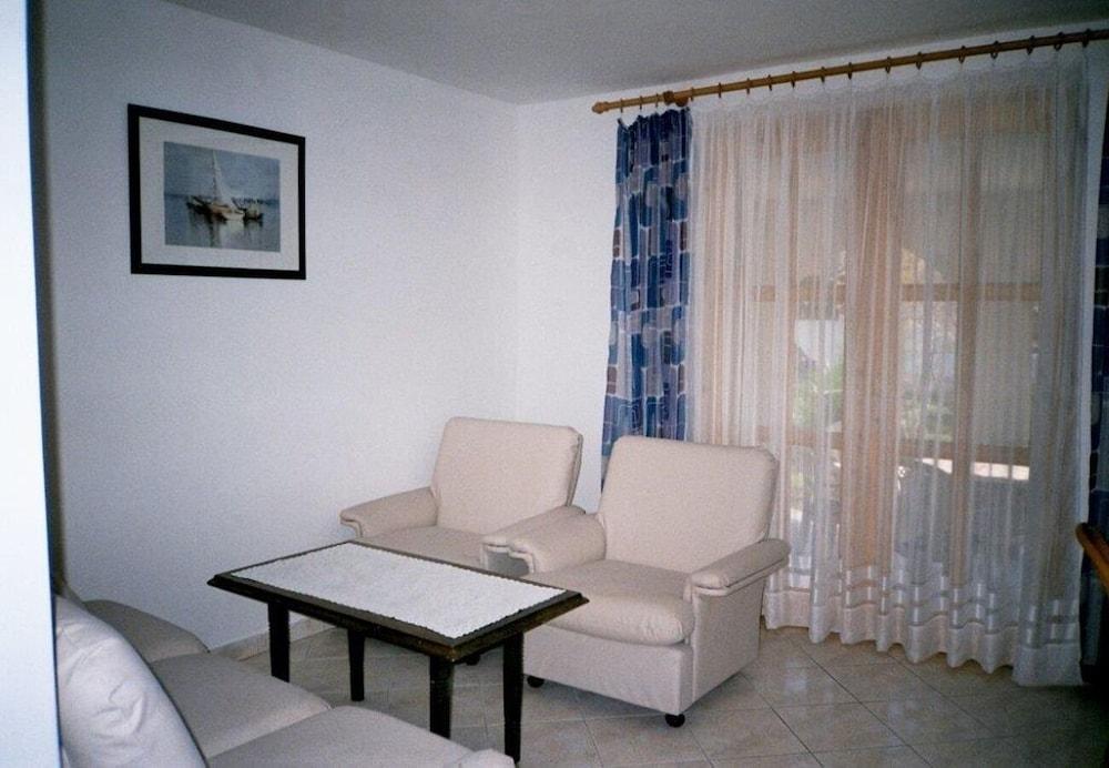 Katrina - With Free Parking - A2-seherezada