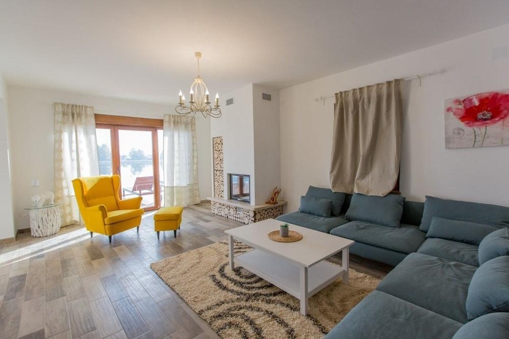 Sablja - With Pool - H