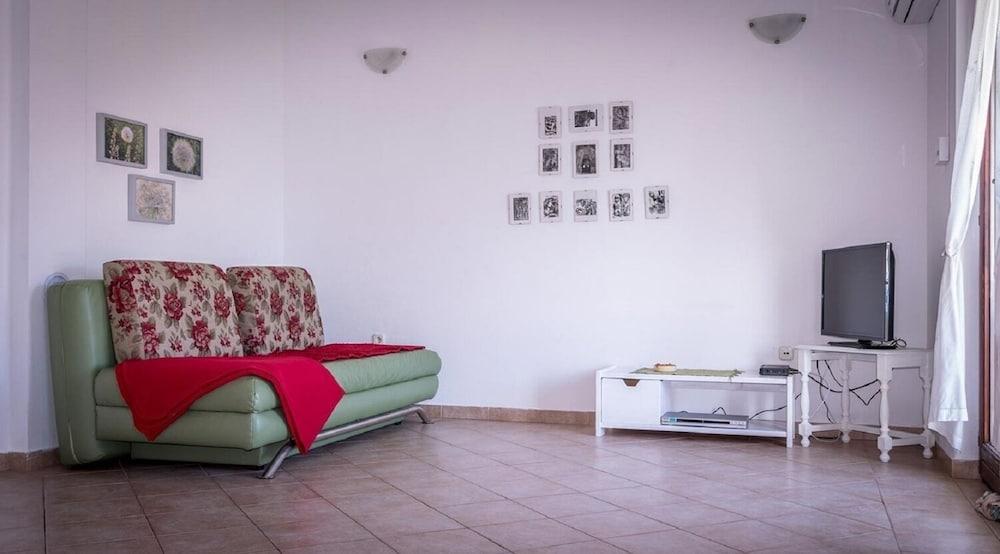 Brane - 100m From the Beach - A1 Ana