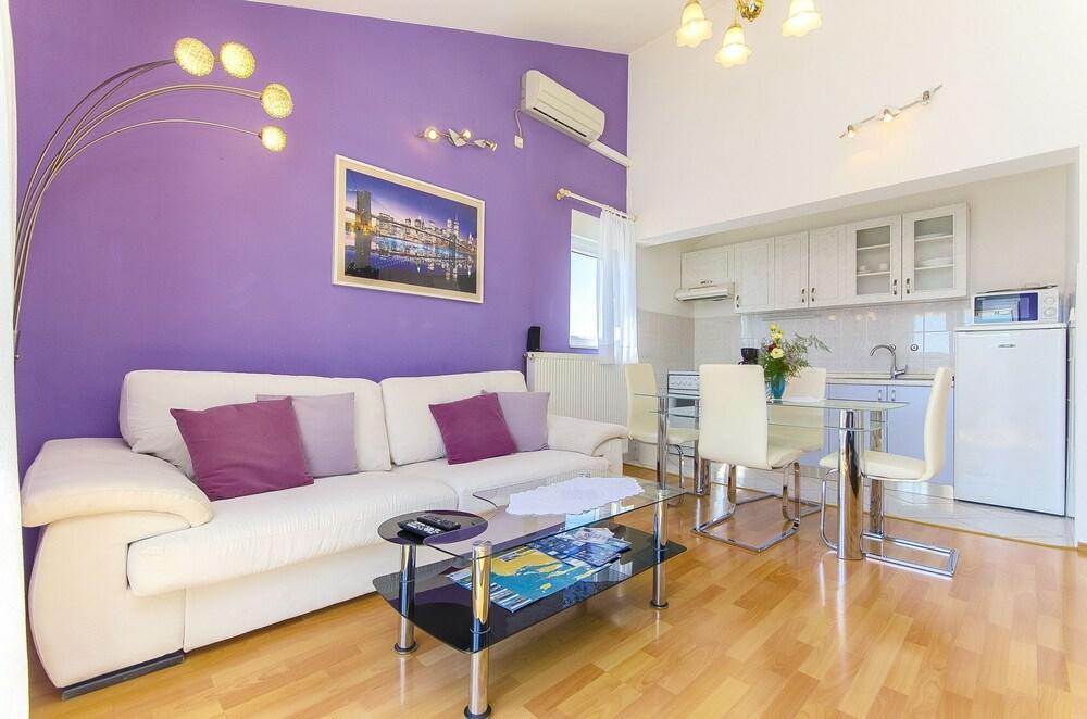 Ljuba - Nice Garden - A3 Ljubicasti