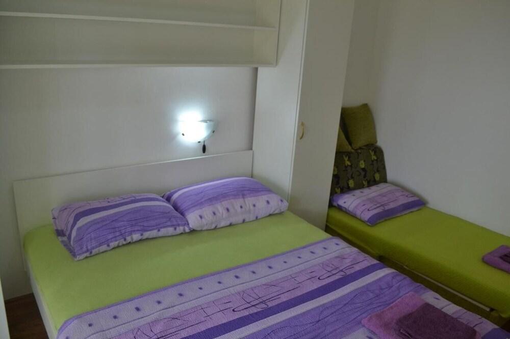 Nada- sea View - A1 - Ljubičasti