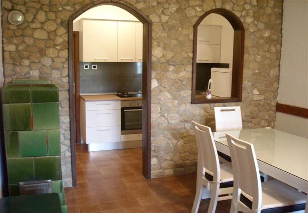 Jaroje - 80m From the Beach With Parking - H