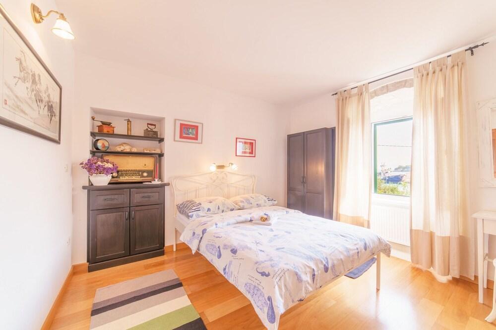 Srdjan - With Pool - H