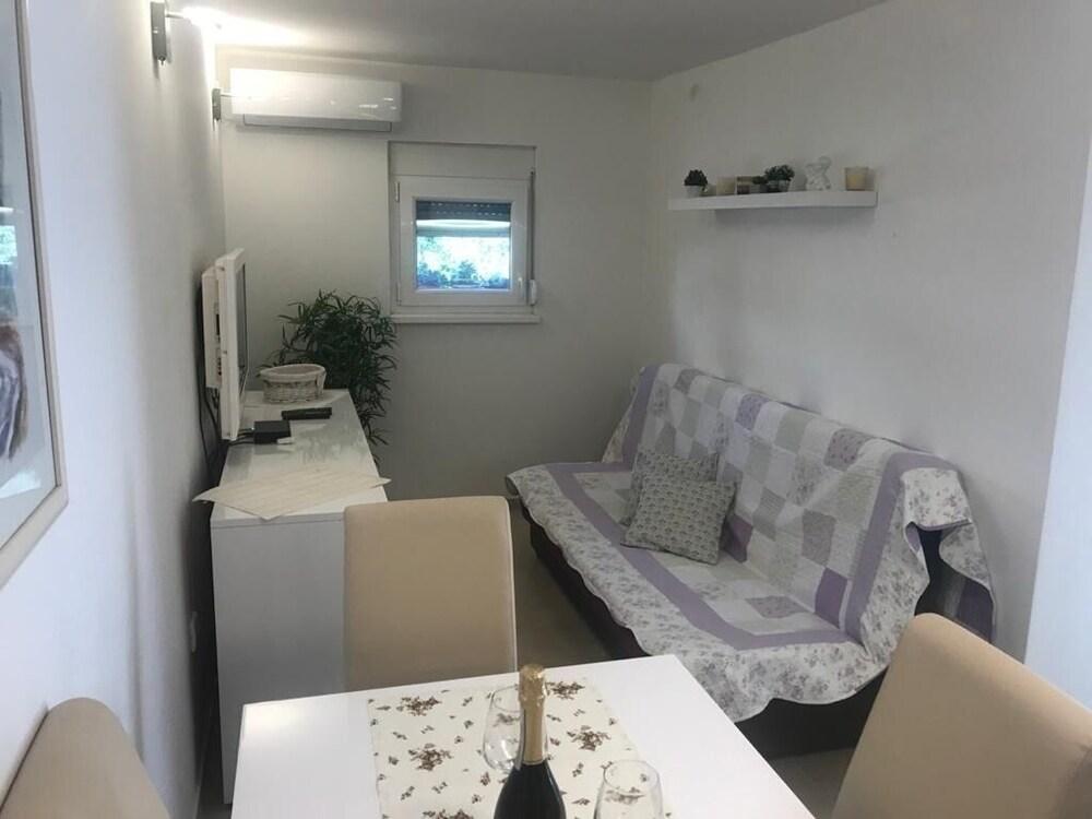 Nadi - Cosy & Quiet - H