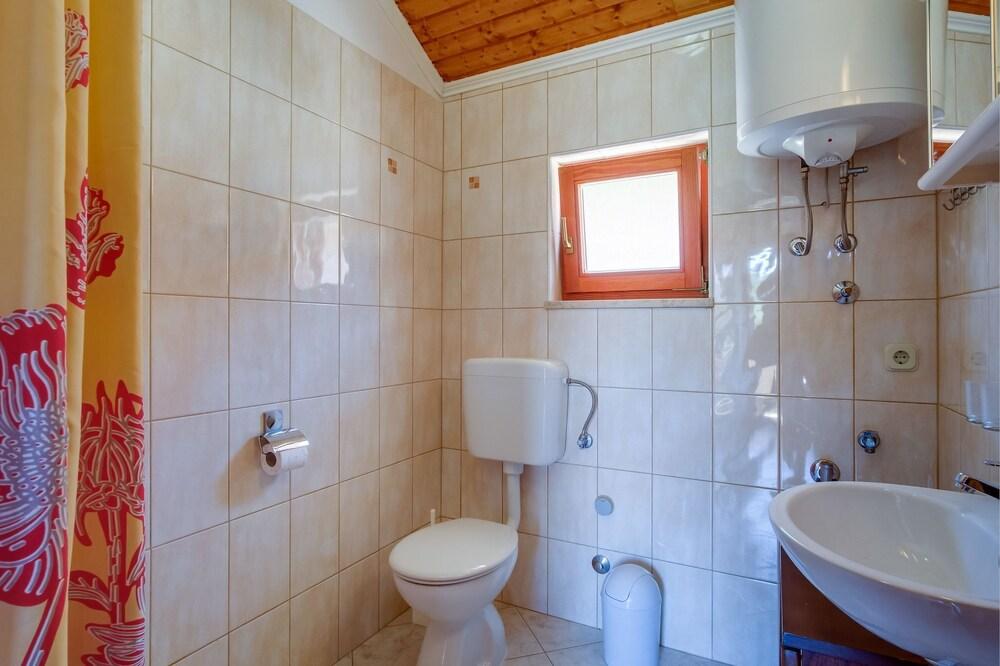 Ruka - Free Barbecue - A2