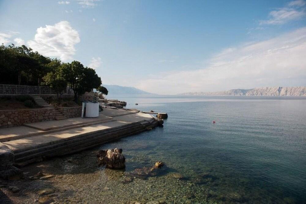 Luka - Free Parking - A3