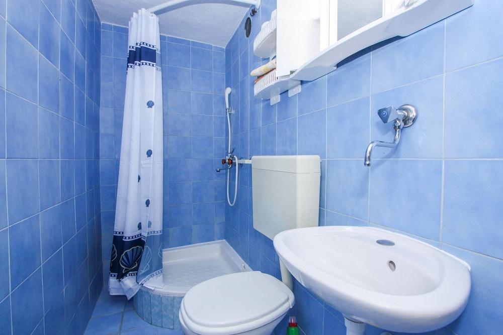 Žana - Close to Beach - A2 Mali