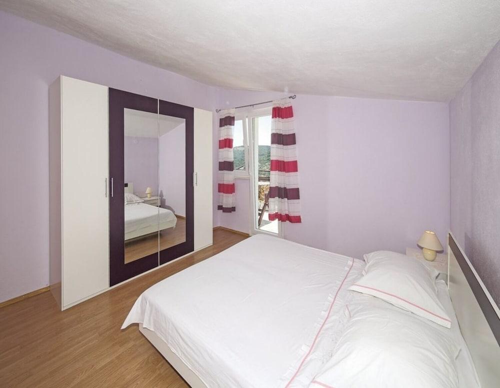 Andela - Large Terrace - A2