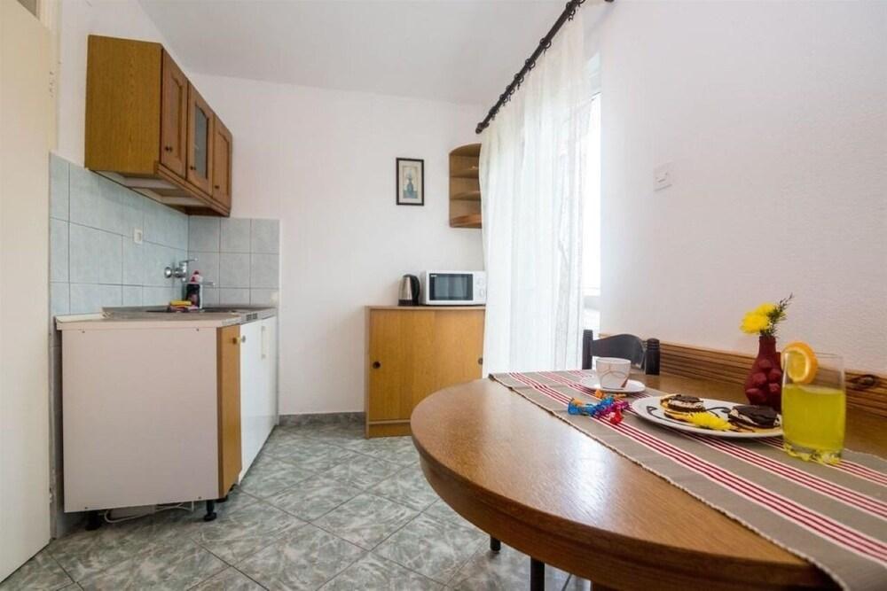 Naki - Terrace & Free Parking - SA1