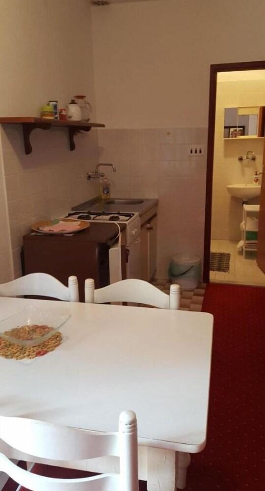 Maja - Affordable With Parking - A4-cleopatra