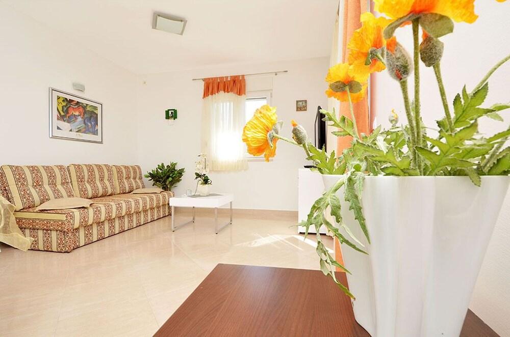 Željko - sea View - H