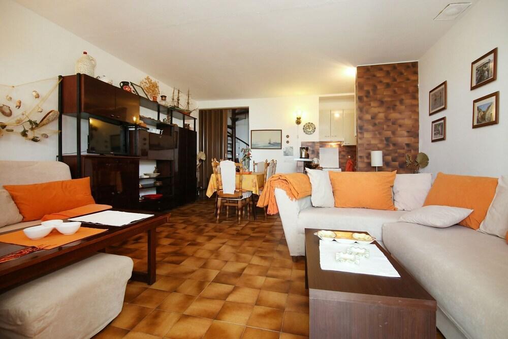 Vlad - sea View - A1