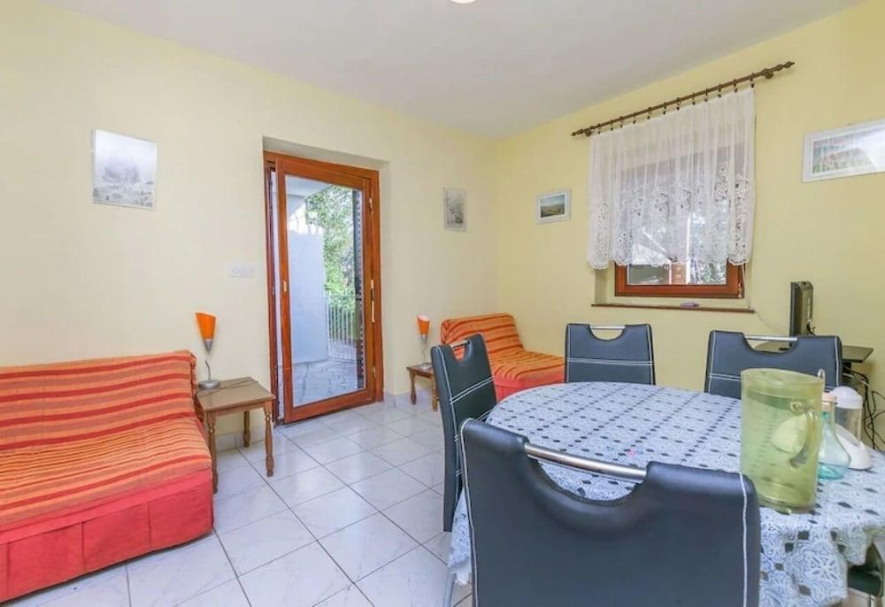 Mari - Great Location 30m From the sea - A1 Donji