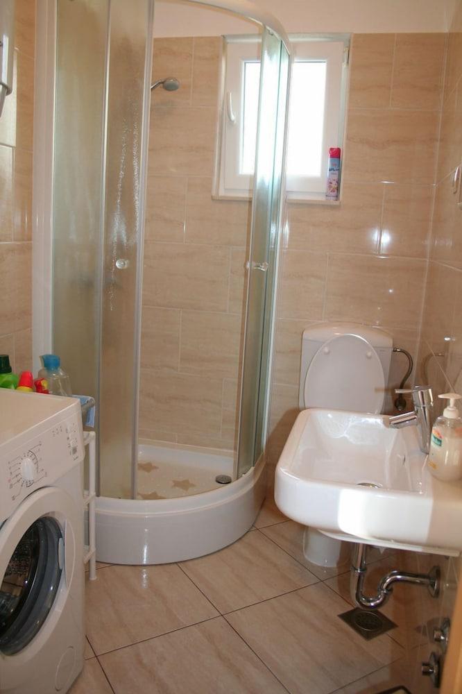 Central - 40m From the Beach - A1