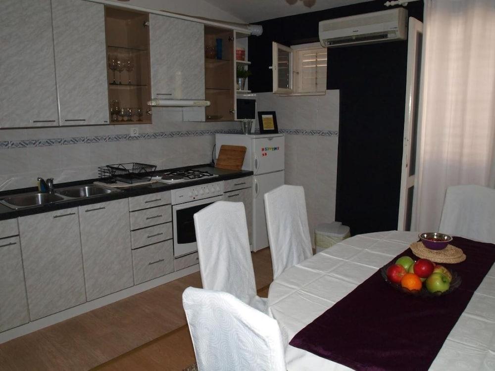 Niva - With Parking - A