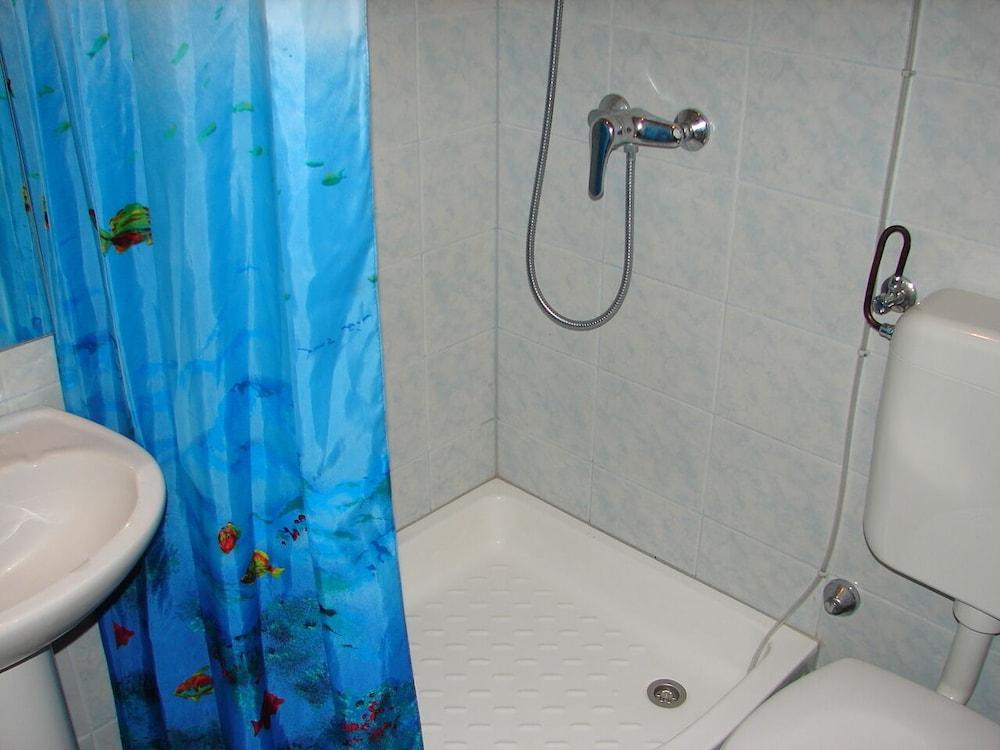 Tone - Spacious and Comfortable - A1 Zuti