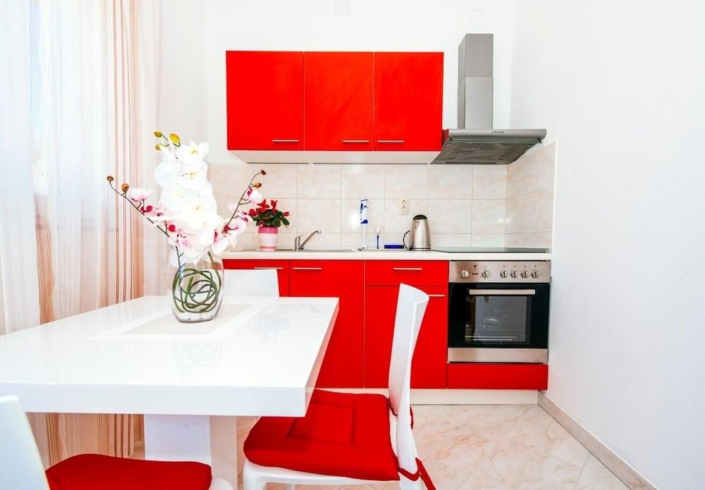 Ljubo - Modern Andy Cosy - A1