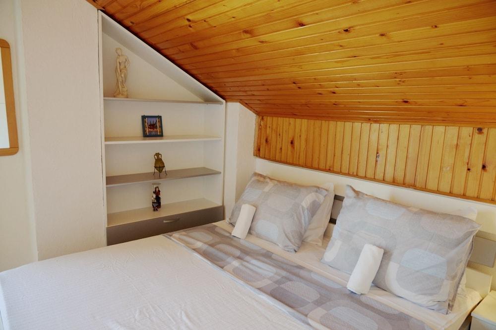 Mira - Apartment With 2 Parking Places - A1