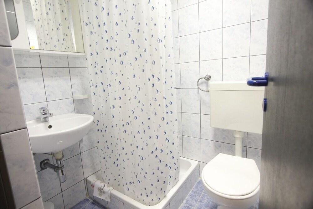 Mary - 30m From the sea - A5