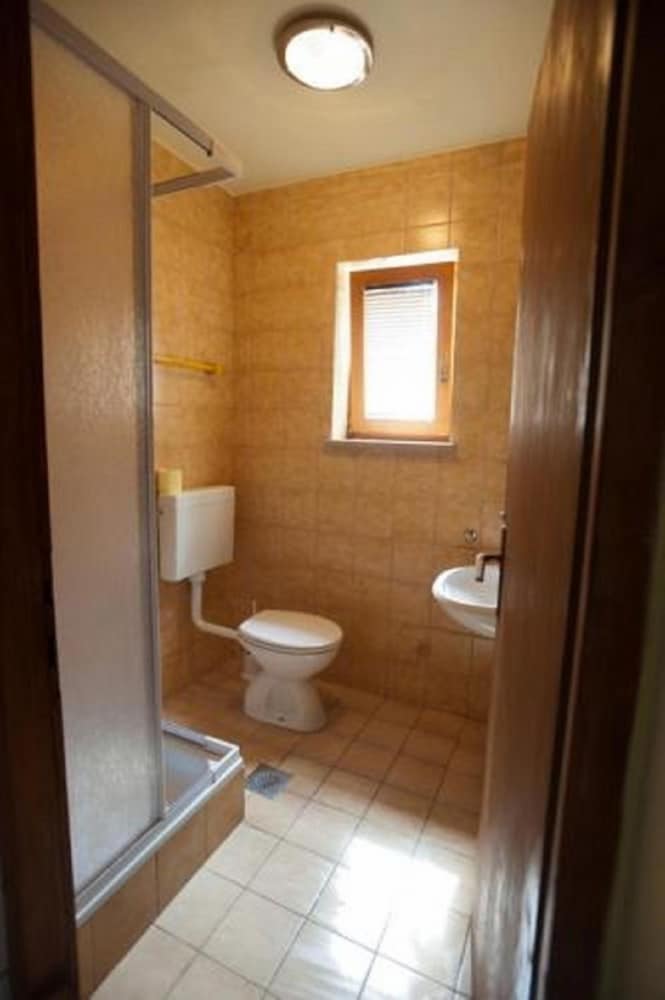 Luka - Free Parking - A1