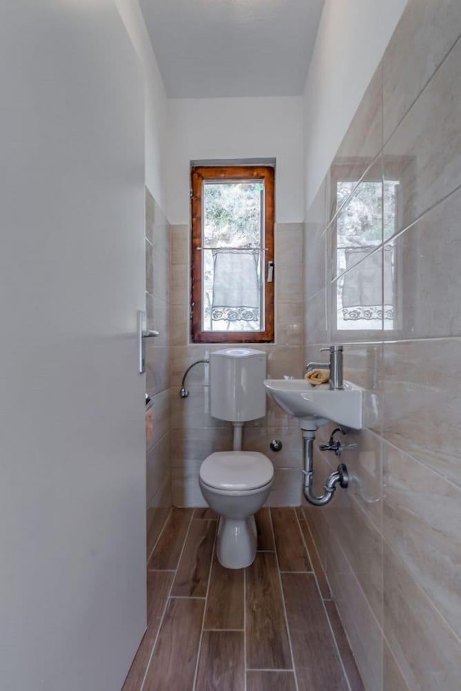 Tajči - Near Pebble Beach - A1