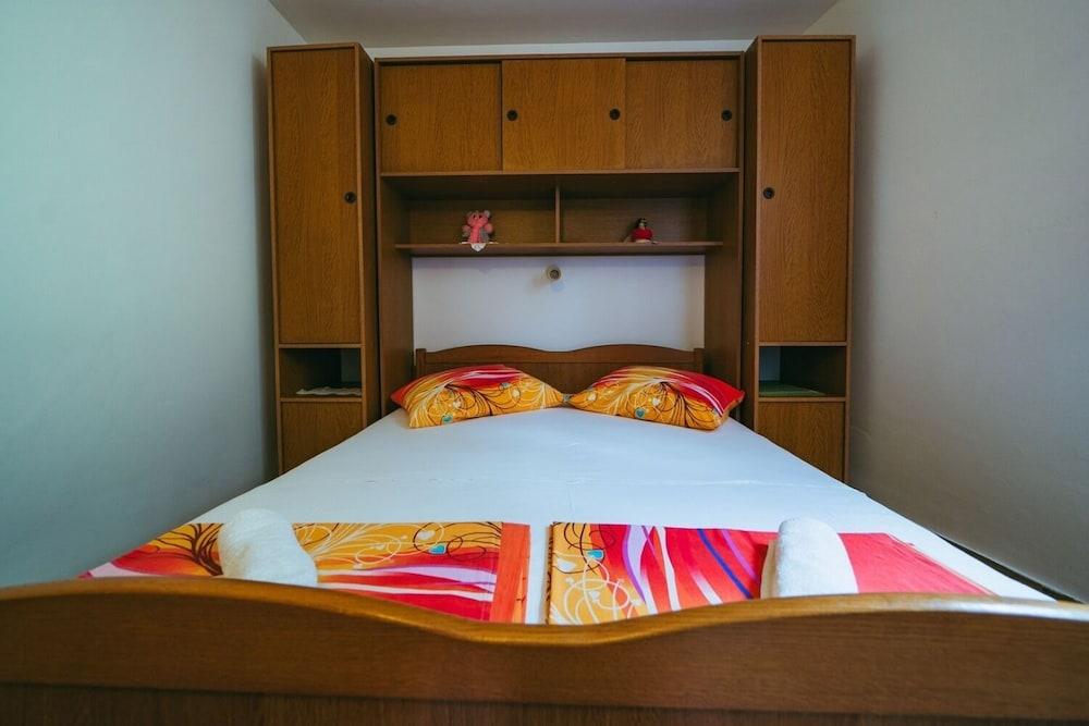 Lovre - Close to the sea - A3