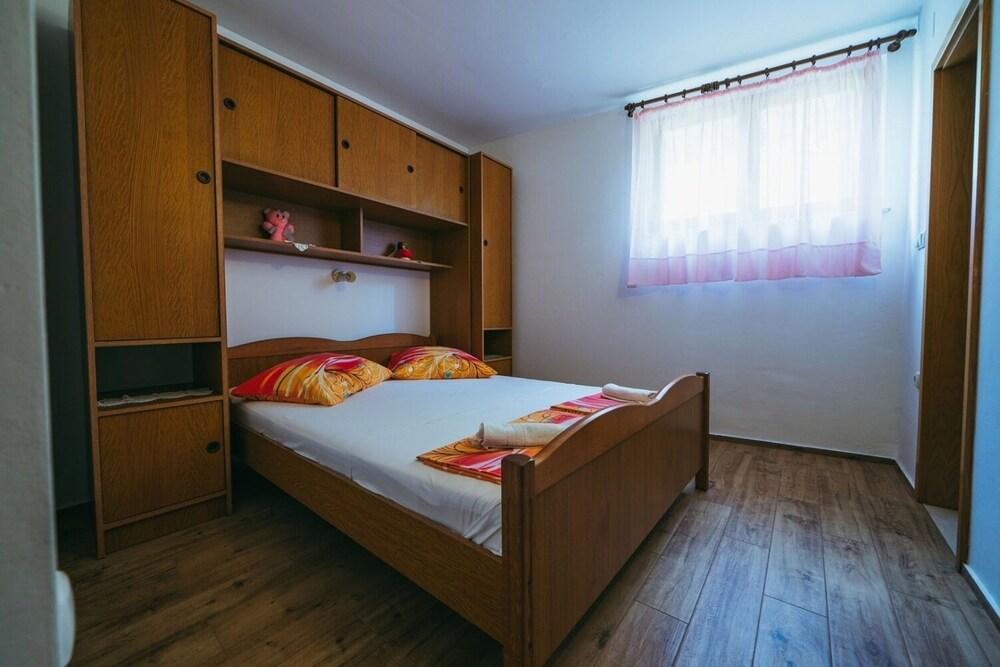 Lovre - Close to the sea - A3