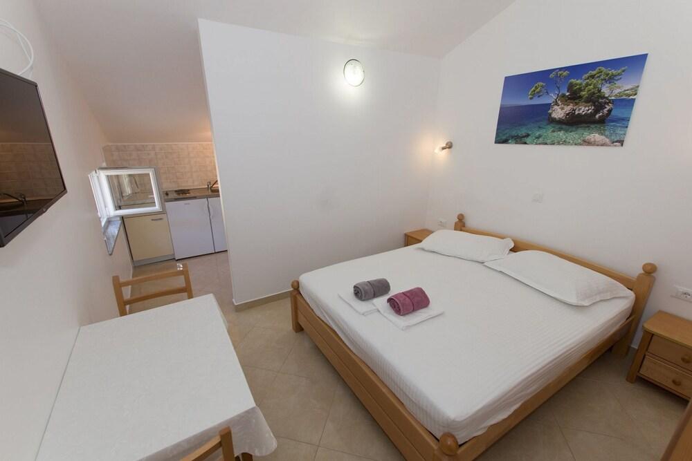 Anka - Amazing Location - Sa10