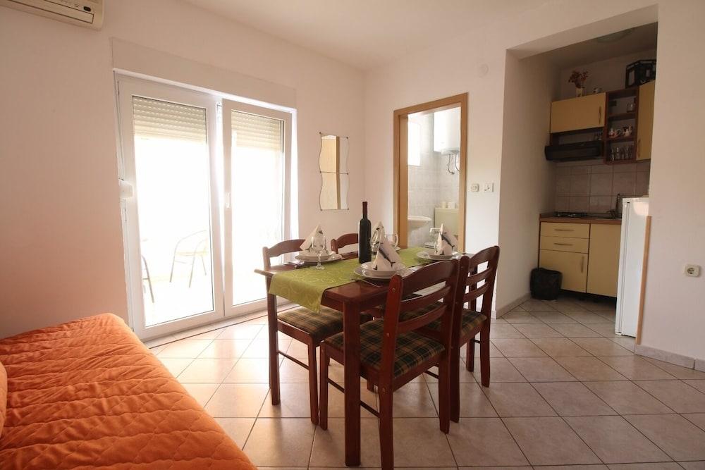 Zora - Garden Terrace and Grill - A5