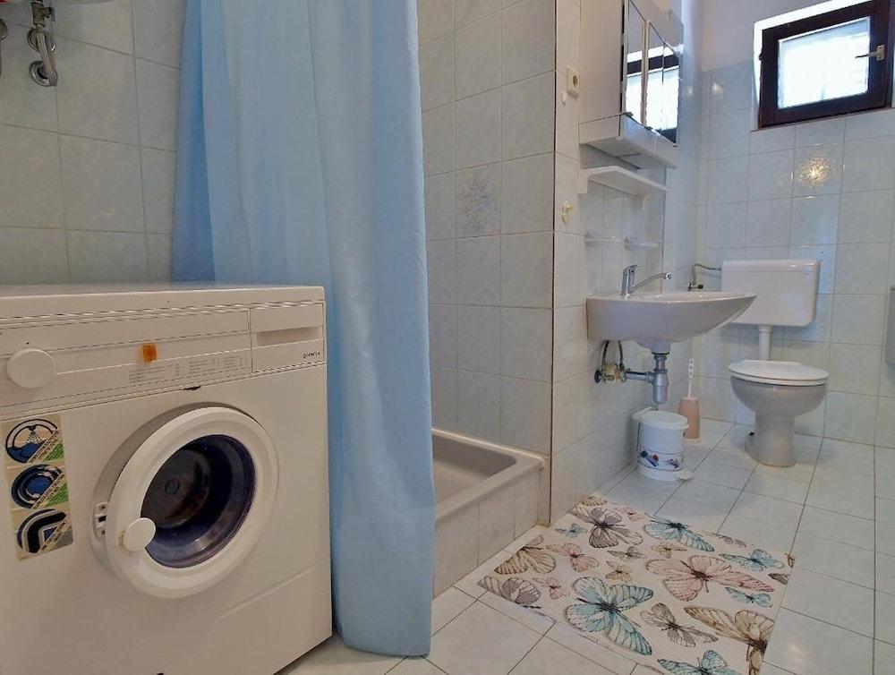 Ivans - With Parking - A1