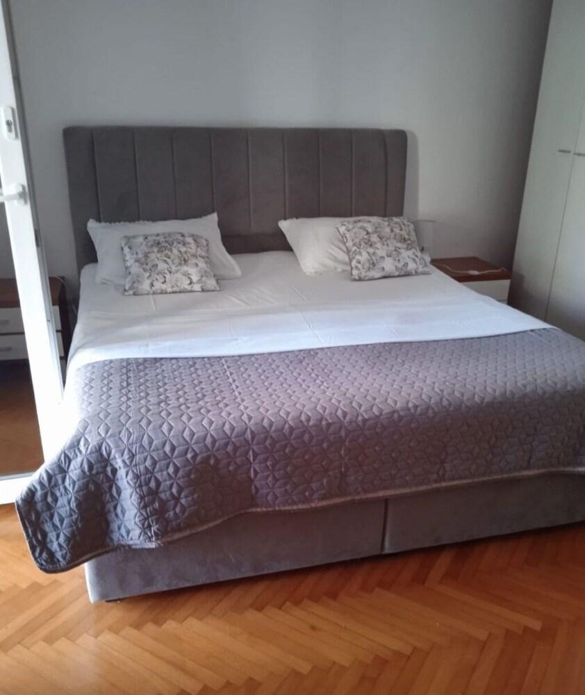 Buffalo - 150m From the Beach & Parking - A1