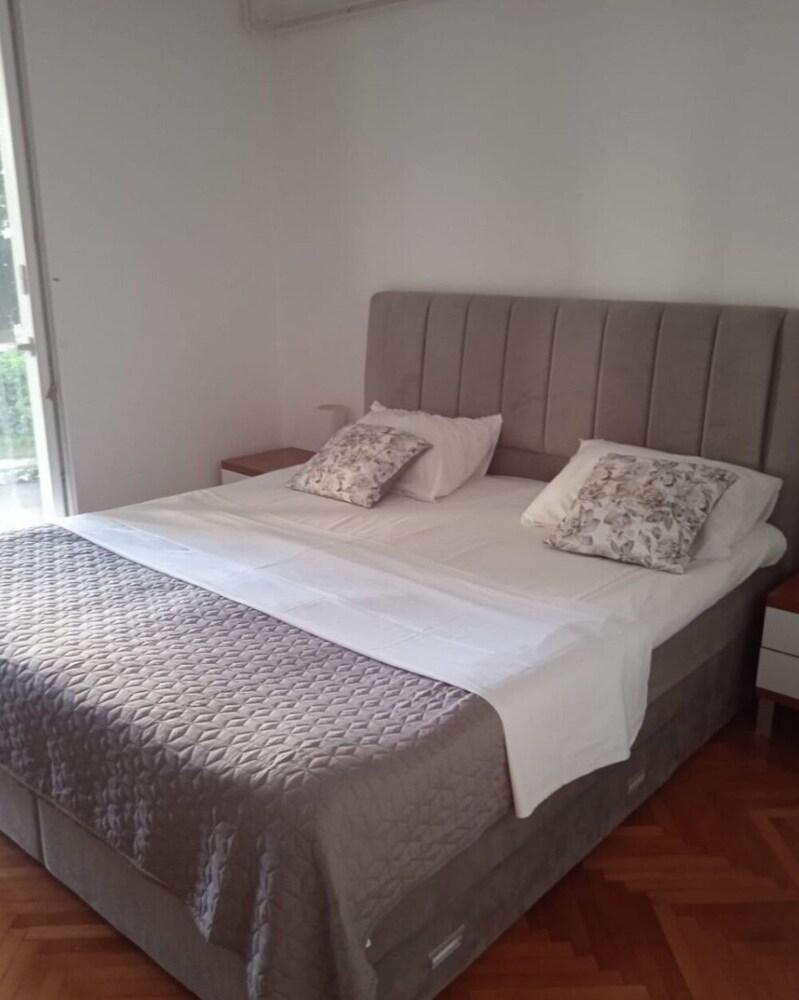 Buffalo - 150m From the Beach & Parking - A1