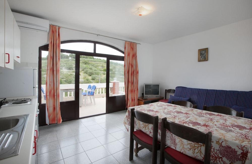 Star - With Swimming Pool - A4 Lavanda