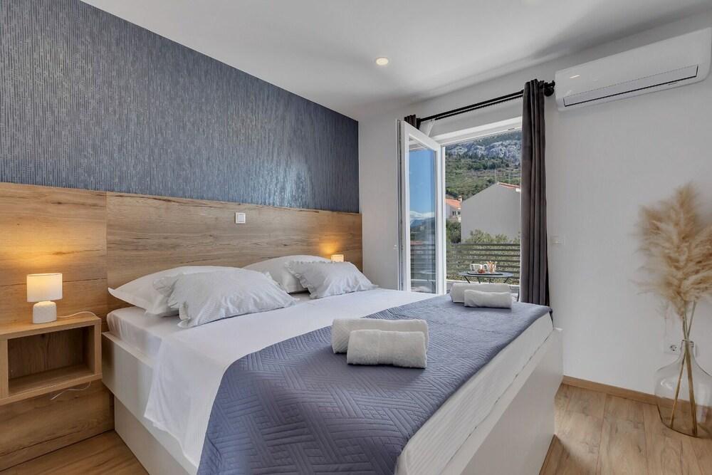 Lara - With Terrace - A1